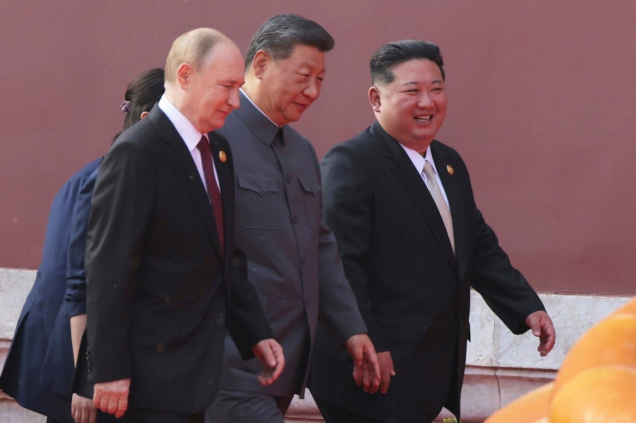 Putin and Xi forgot to turn off the microphone, allowing journalists to hear their conversation