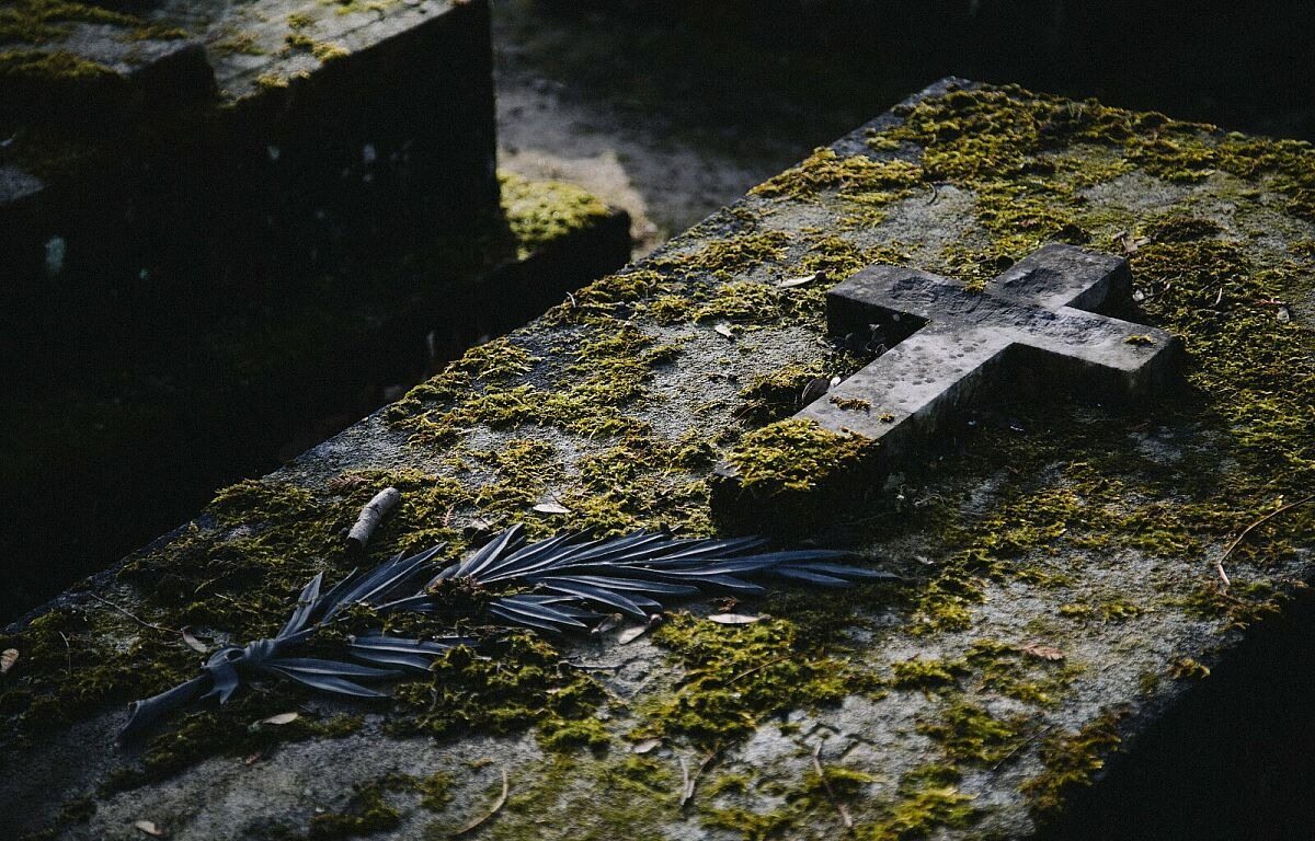 Czy duchy zmarłych widzą własne pogrzeby? Oto kilka dowodów
