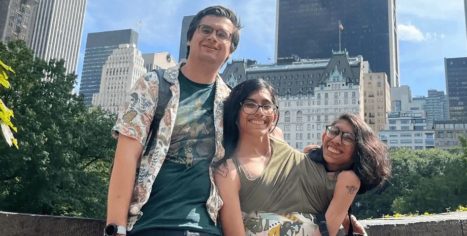 The 25-year-old twins from Mexico, who are joined at the hip, spoke openly about their married sister’s private life