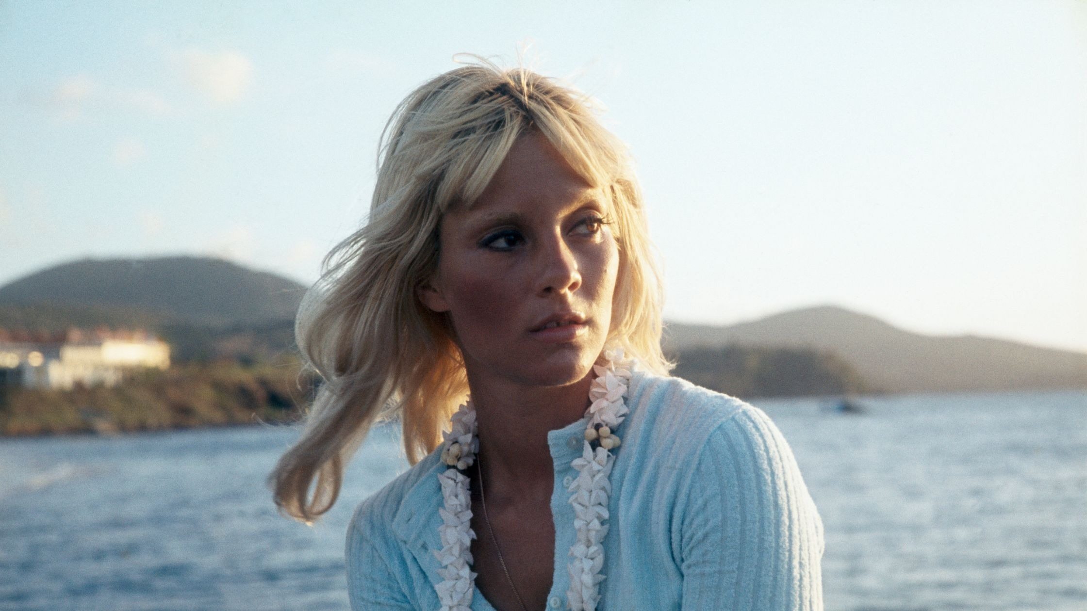 Sylvie Vartan se retire de la scène : une retraite luxueuse dans une maison à 46 000 € le mètre carré