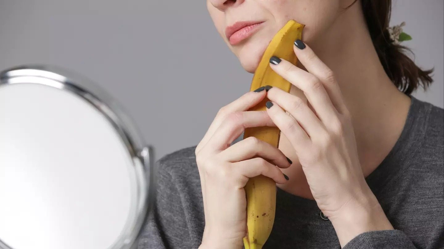 A woman puts a banana peel on her arm. You won’t believe what happened next!