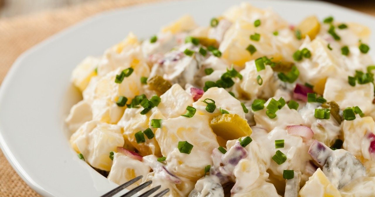 Sałatka papieska to świetne danie na Sylwestra! Jest tak pyszna, że ​​zniknie przed północą