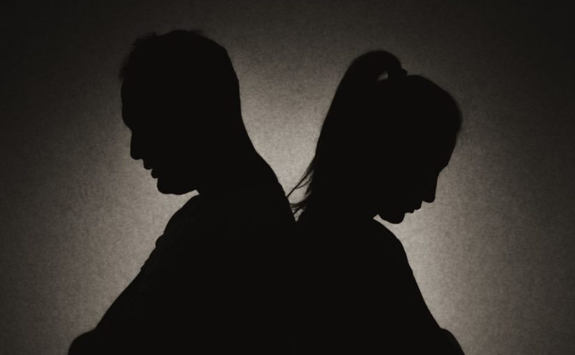 Rozwiedzeni z powodu skandalu ojcostwa – to, czego dowiaduje się 10 lat później, zmienia wszystko ➤ Buzzday.info