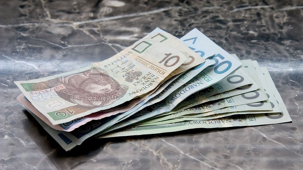 Czy posiadasz te banknoty? Po 31 stycznia 2026 roku nie będą one już akceptowane jako forma płatnośc ➤ Buzzday.info