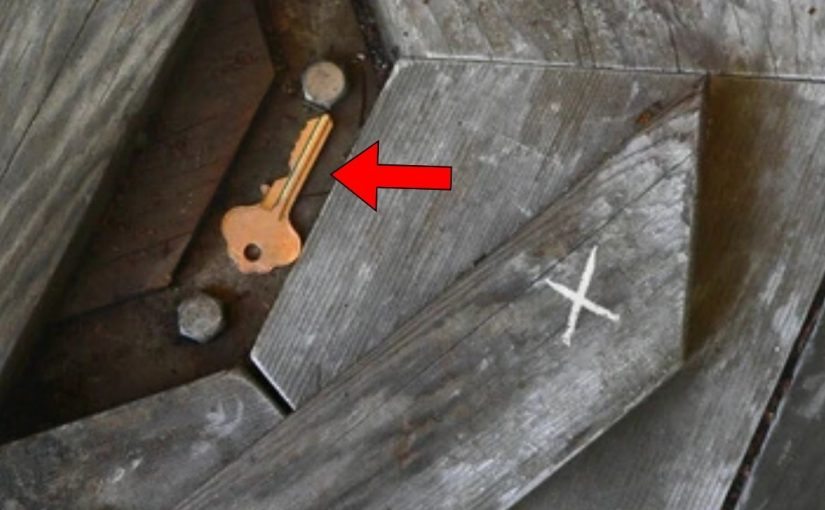 Odkryła stary klucz po śmierci męża — i otworzył on przeszłość, którą ukrywał przez 50 lat ➤ Buzzday.info