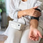 Którego ramienia należy użyć do pomiaru ciśnienia krwi? Wiele osób popełnia ten błąd ➤ Buzzday.info