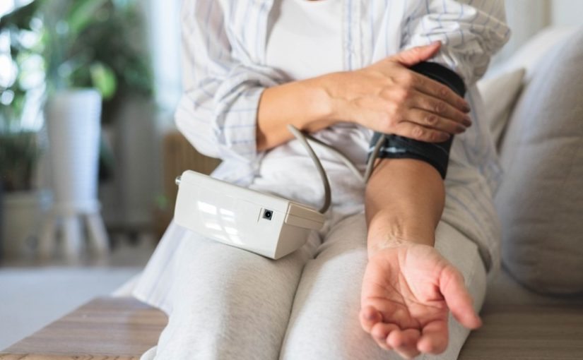 Którego ramienia należy użyć do pomiaru ciśnienia krwi? Wiele osób popełnia ten błąd ➤ Buzzday.info