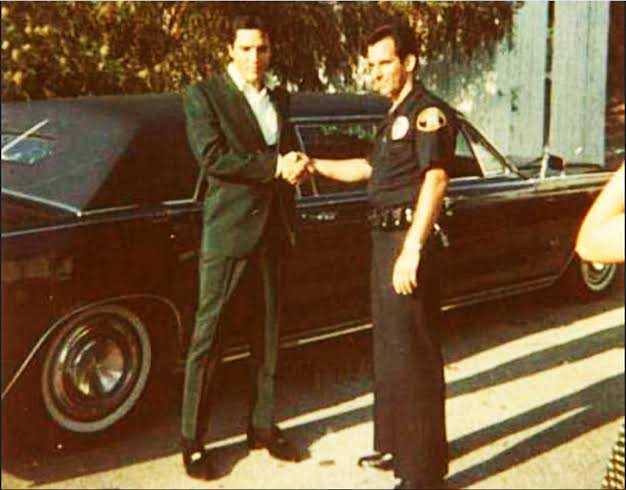 The King of Generosity: The Night Elvis Presley Left a Limousine as a Tip