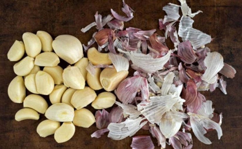 Skórki czosnku są warte swojej wagi w złocie! Wystarczy je raz ugotować – efekty są niesamowite! ➤ Buzzday.info