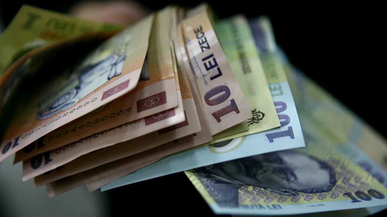 Comisiile parlamentare au aprobat un amendament inițiat de PSD cu sprijinul AUR, care prevede o plată unică de ajutor financiar pensionarilor militari cu venituri sub 3.000 de lei