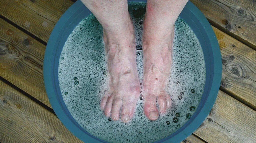 What a Vinegar Foot Bath Can Do