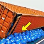 Truck Loses Cargo on Highway, Then The Driver Realizes What It Is… ➤ Buzzday.info