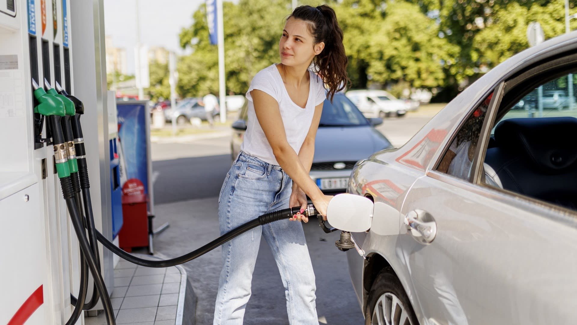 He left her at the gas station as a joke—and she was gone forever…