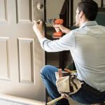 The homeowner noticed a dark stain on the door, and the expert immediately became wary ➤ Buzzday.info