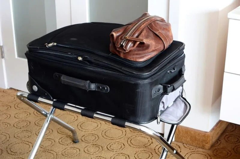 Why experienced travelers always put their suitcase in the bathtub first—it can save you from serious problems