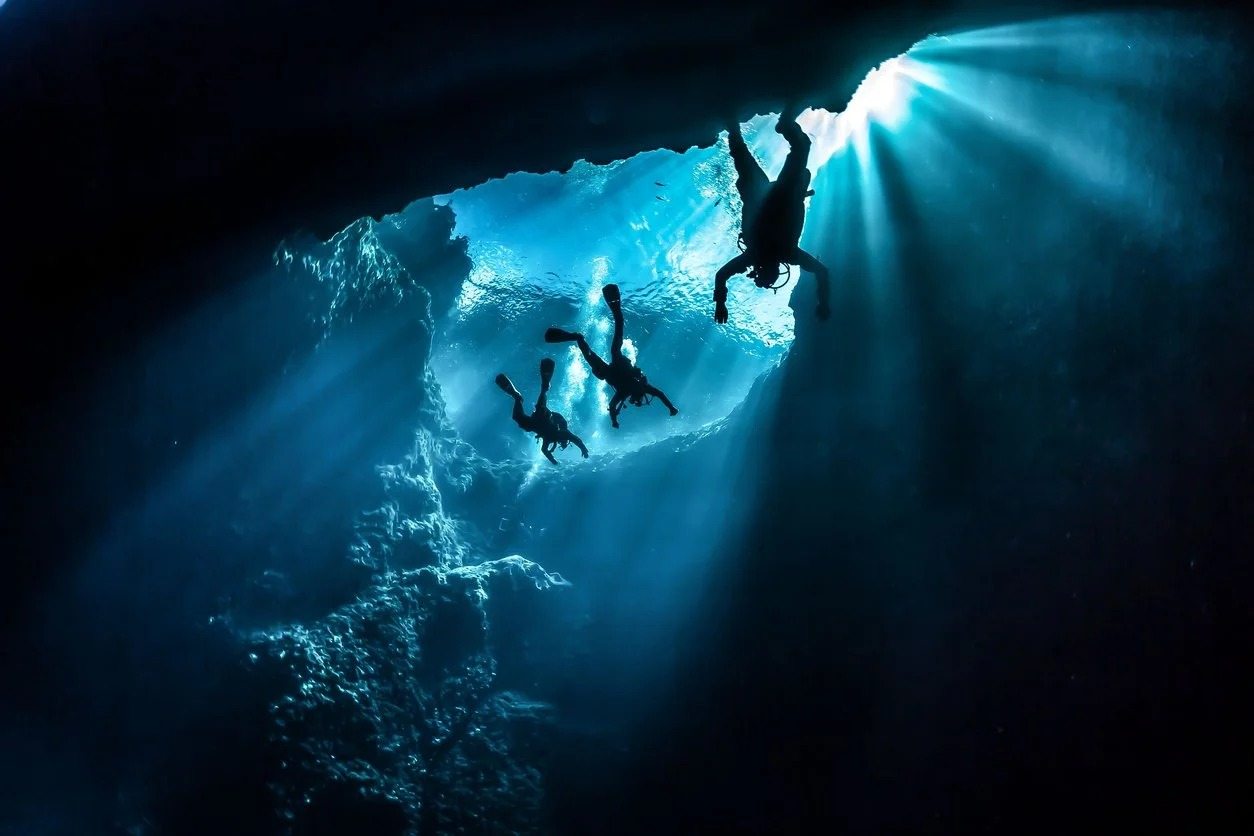 He Entered a Mysterious Underwater Hole — What Was Hidden Inside Shocked Everyone