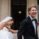 Sposo si strappa i pantaloni in un incidente virale durante il servizio fotografico di nozze (Esclusiva) ➤ Buzzday.info