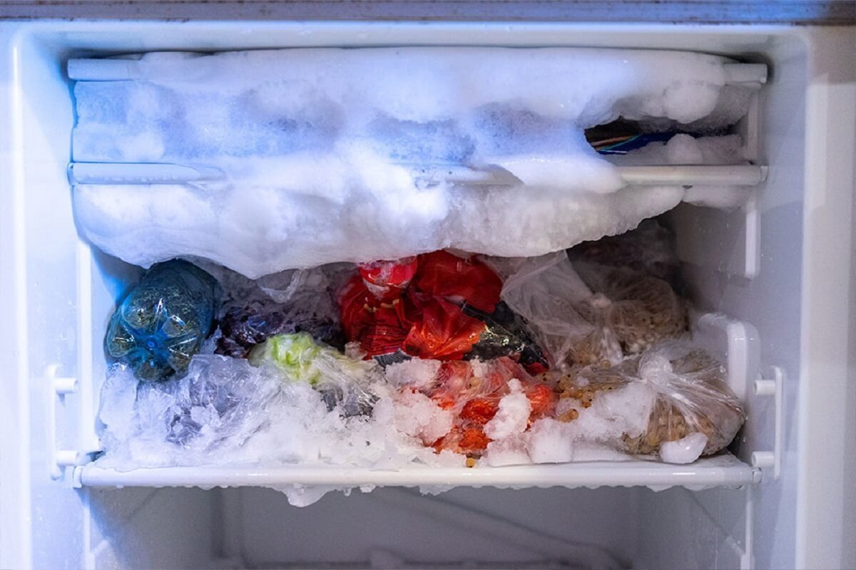 This simple tip will make defrosting your freezer much easier ➤ Buzzday.info