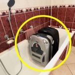 Why experienced travelers always put their suitcase in the bathtub first—it can save you from serious problems ➤ Buzzday.info