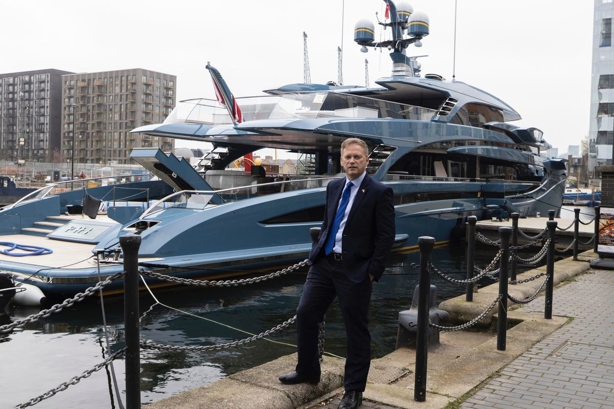 Wealthy yacht owners had taken over the old fisherman’s dock—but his response forced them to abandon the bay forever.