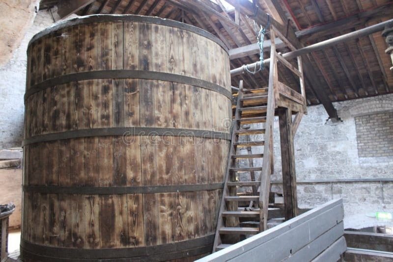 This man transformed an old whiskey vat into a unique home – discover this extraordinary dwelling ➤ Buzzday.info