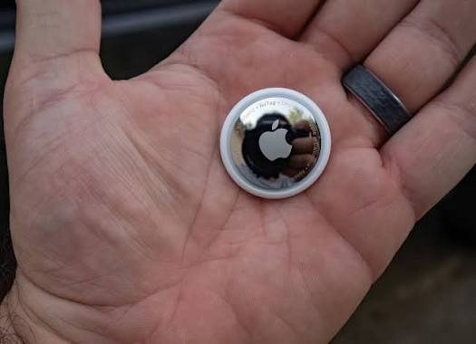 He Discovered a Hidden Tracker Beneath His Car — What Happened Next Left Him Stunned