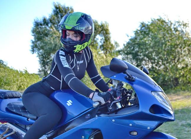 6 Reasons Women on Bikes Always Stand Out ➤ Buzzday.info
