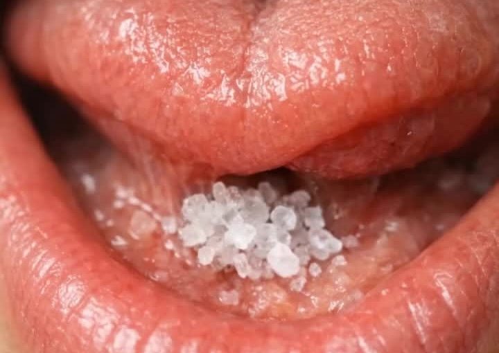 A Pinch of Salt Before Bed: Why Do People Place It Under Their Tongues and Does It Really Work? ➤ Buzzday.info