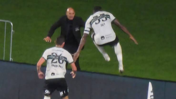 A player scored a goal and then immediately disappeared into the ground: the incredible moment was captured on video ➤ Buzzday.info
