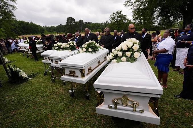 She received an envelope at her daughter’s grave ten years later—and what was inside changed everything
