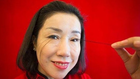 Her eyelashes grew to 20.5 cm—doctors found no explanation ➤ Buzzday.info