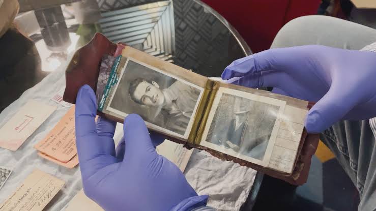 They Found A Wallet Buried For Decades. Inside Was A Perfectly Preserved Time Capsule ➤ Buzzday.info