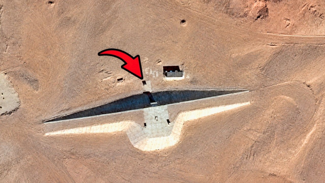 Pilot Noticed Abandoned Building In Desert, But He Went Inside And Was Shocked ➤ Buzzday.info